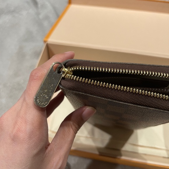 Authentic lv wallet for men - Picture 3 of 9